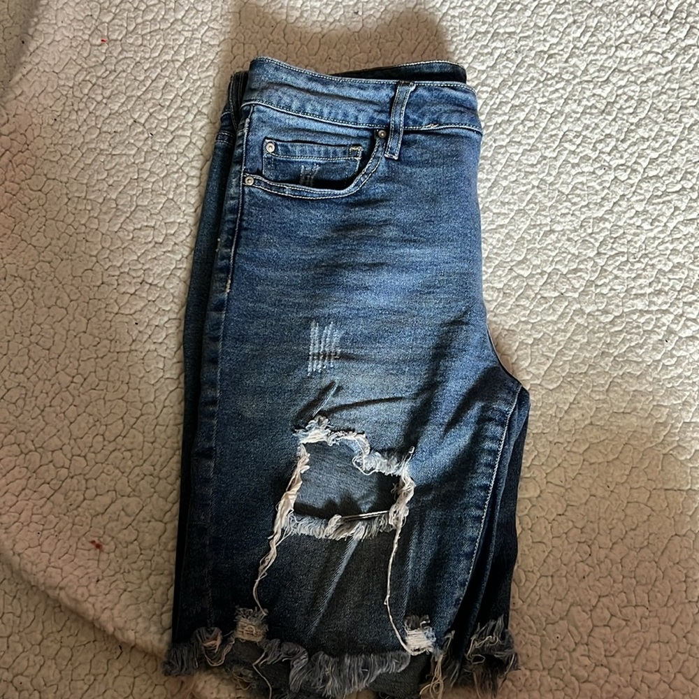 Ripped Bermuda shorts, used but in great condition